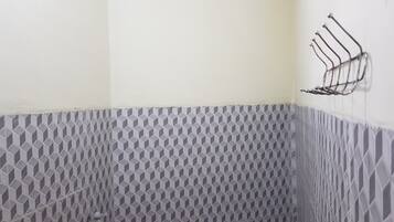 Family Suite | Bathroom