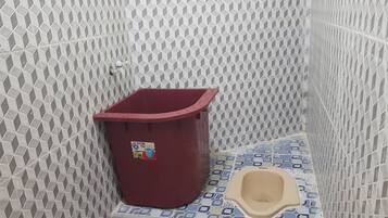 Suite Keluarga | Kamar mandi | Shower dan handuk