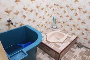 Deluxe-Doppelzimmer | Badezimmer | Dusche, Handtücher