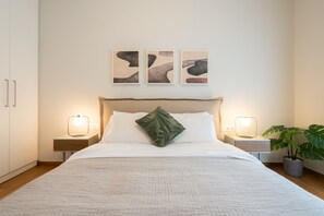 Design Apartment | 2 bedrooms, in-room safe, individually decorated, individually furnished