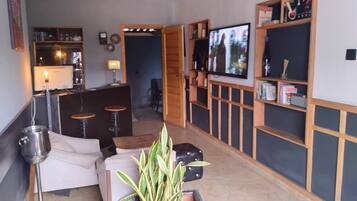 Desk, laptop workspace, free WiFi