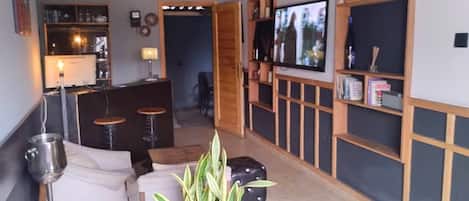 Premium Apartment | 1 bedroom, desk, laptop workspace, free WiFi