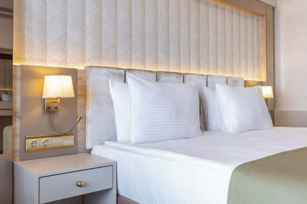 Artículos del minibar gratis, insonorización y cunas gratuitas 