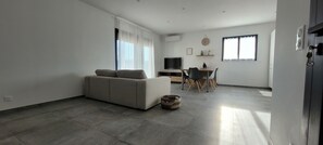 Living area - Villa 6 Personnes Avec Jacuzzi Pour des Vacances de Rêves à 3 min de la Plage (Palasca)