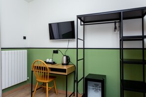 Literie de qualité supérieure, matelas mémoire de forme, minibar, bureau