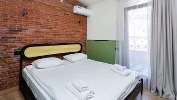 Ropa de cama de alta calidad, colchones con efecto memoria y minibar