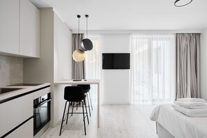 Superior Studio | Zimmersafe, kostenloses WLAN, Bettwäsche