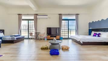 Family Room, Balcony | Blackout drapes, bed sheets