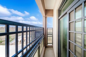 Familiekamer, balkon | Uitzicht vanaf balkon