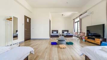 Family Room, Balcony | Blackout drapes, bed sheets