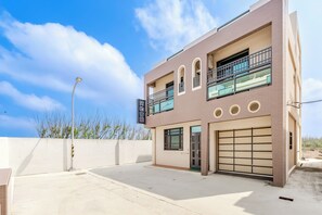 Exterior - Aleopard (Magong)