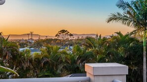 Property grounds - Sunset on Massinger - 60 Massinger Street (Byron Shire)