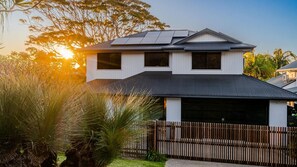 Exterior - Sunset on Massinger - 60 Massinger Street (Byron Shire)