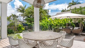 تناول الطعام بالخارج