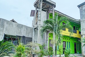 ด้านหน้าที่พัก