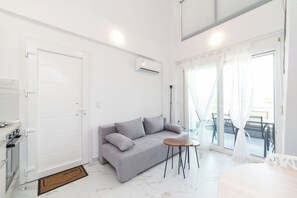 Loft, 2 habitaciones | Área de sala de estar | Televisión de pantalla plana 