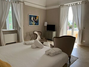 高级房, 城市景观 | 高档床上用品、羽绒被、Select Comfort 床、迷你吧