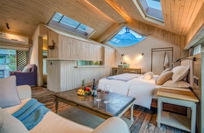 Luxury Villa | 1 bedroom, premium bedding, free minibar, desk