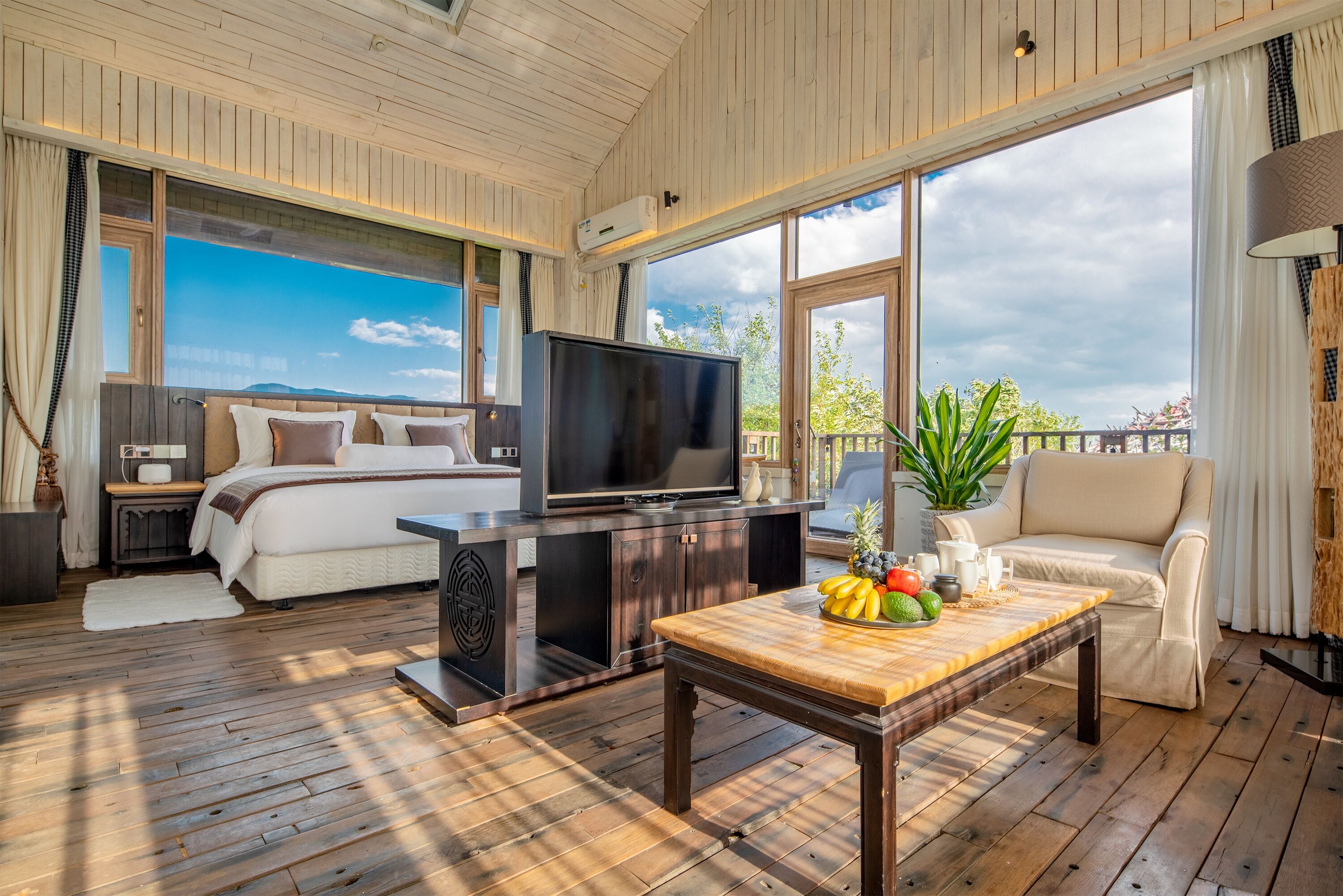 Basic Room, Hill View