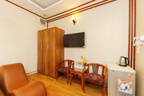 Standard Double Room - SPOT ON 693 Hoang Long Hotel (Hanoi)