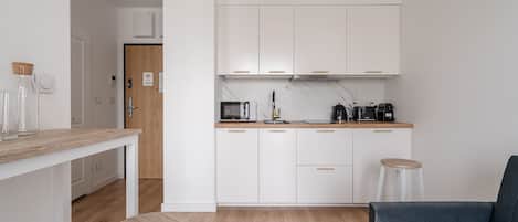 City Apartment | Private kitchenette | Fridge, stovetop, espresso maker, coffee/tea maker