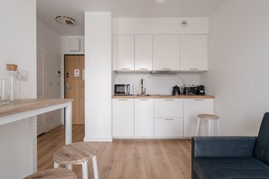 City-Apartment | Eigene Kochnische | Kühlschrank, Herdplatte, Espressomaschine