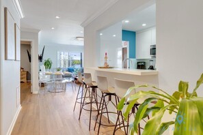 Dining - Beach Paradise : Family-Friendly + Free Parking (Hollywood)