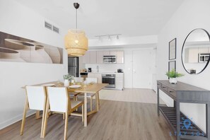 Dining - Spectacular Upper Apartment, Amazing Pool (Hallandale Beach)
