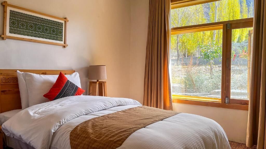 Deluxe Double Room, Mountain View | Desk, soundproofing, iron/ironing board, free WiFi