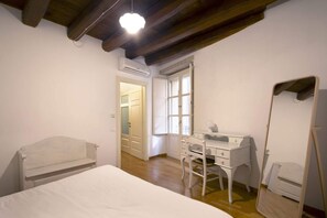 1 chambre, fer et planche à repasser, Wi-Fi gratuit, draps fournis