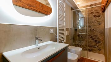 Studio | Bathroom