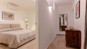 Appartamento, 2 camere da letto | Postazione laptop, tende oscuranti, ferro/asse da stiro