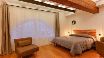 Studio | Laptopgeeigneter Arbeitsplatz, Verdunkelungsvorhänge