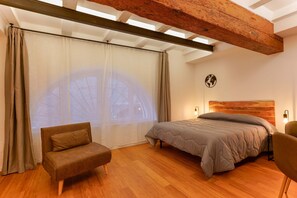 Laptop workspace, blackout curtains, iron/ironing board - Sette Chiese Apartment (Bologna)