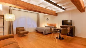Estudio | 2 habitaciones, espacio para trabajar con laptop y cortinas blackout