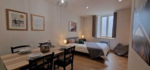 1 bedroom, iron/ironing board, WiFi, bed sheets - Le T2 A du Meysse (Meysse)