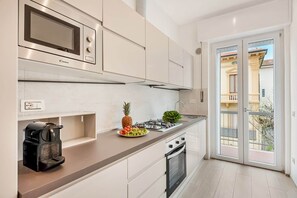 Réfrigérateur, four, plaque de cuisson, lave-vaisselle