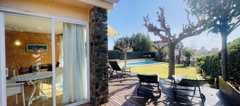 Villa Sol I Mar by Costabravaway