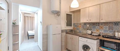 冰箱、微波炉、炉灶、烤面包机