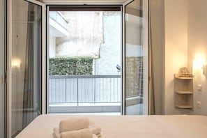 1 bedroom, desk, iron/ironing board, WiFi