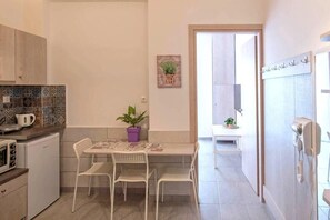 Refrigerador, horno, parrilla de estufa y tostadora