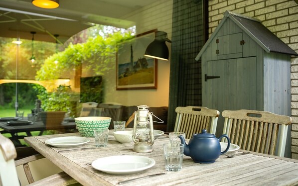 Outdoor dining - Apartment Torenhoeve 41 at a quiet holiday hotelcomplex (Nieuw-Haamstede)