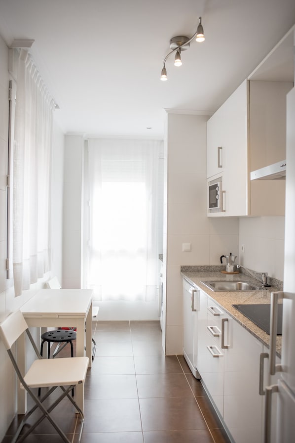 Private kitchen - Apartamentos Somo (Ribamontan al Mar)