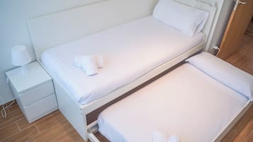 Apartment, 2 Bedrooms, Terrace, Beachside | 2 bedrooms, travel crib, bed sheets