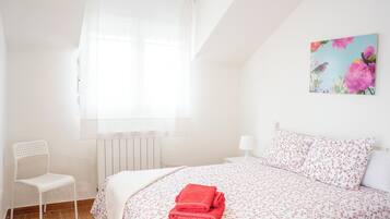 Room, 1 Bedroom, Beachside | Travel cot, bed sheets
