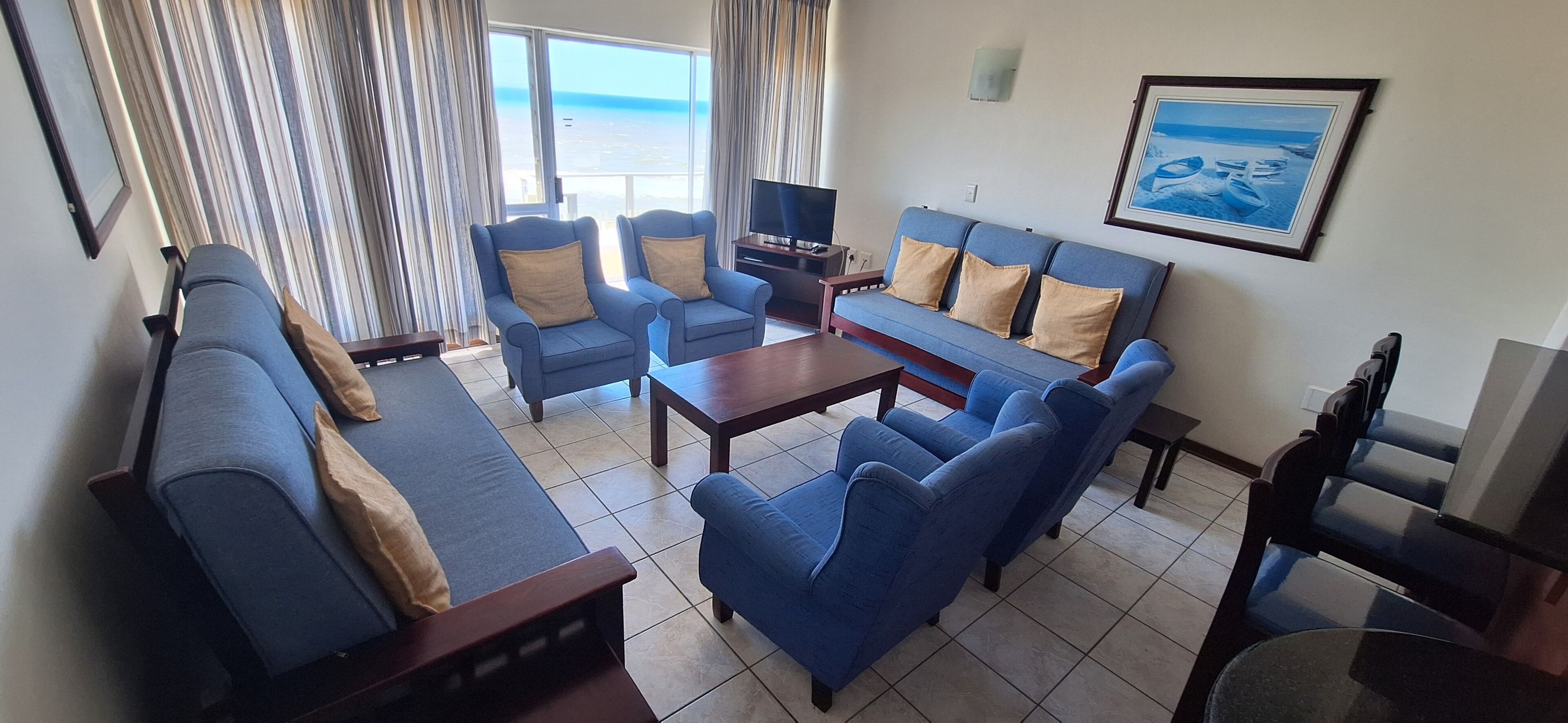 Standard Apartment | Living area | 32-inch flat-screen TV with satellite channels