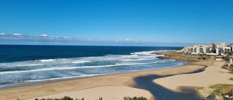 Sulla spiaggia, sabbia bianca