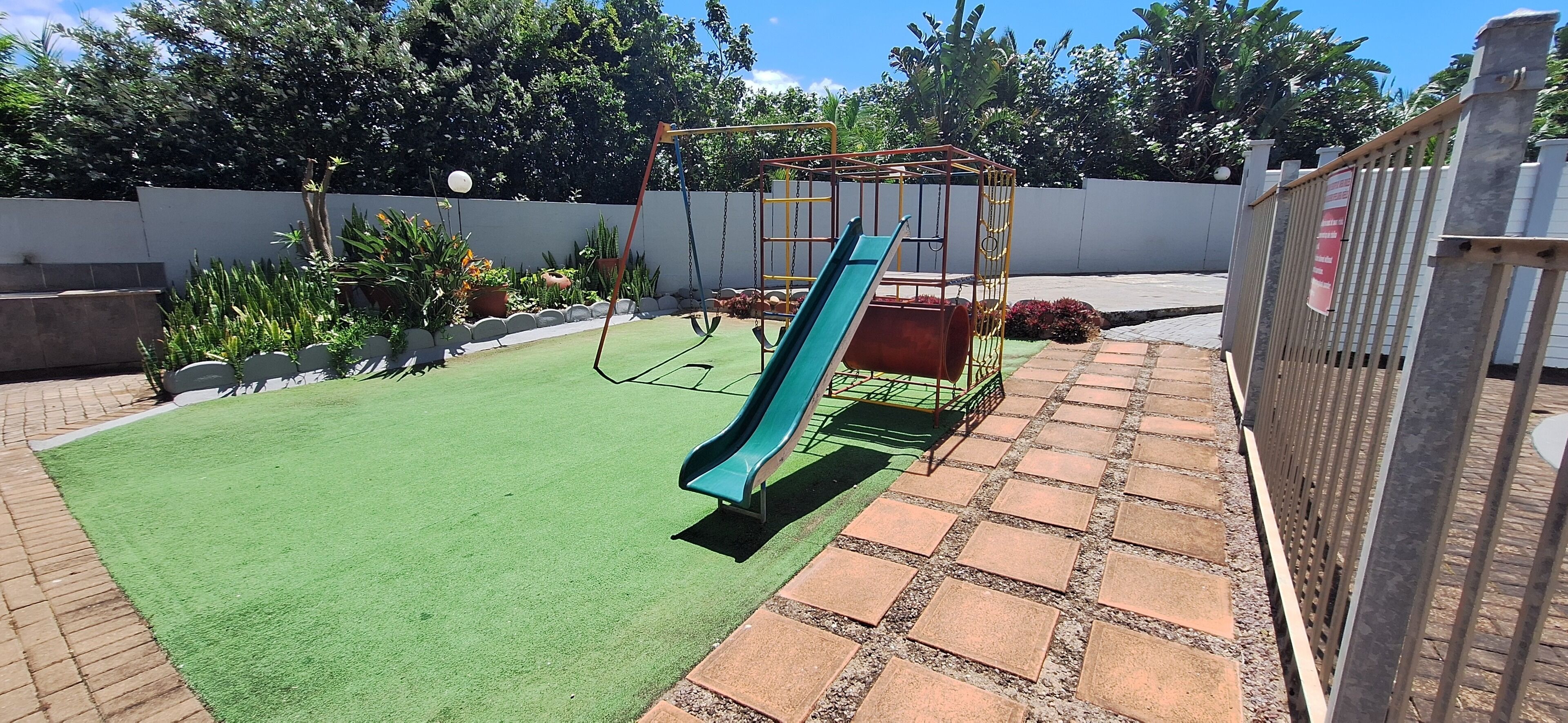 子供用の遊び場 - 屋外