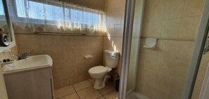 獨立浴缸及淋浴設備、廁紙