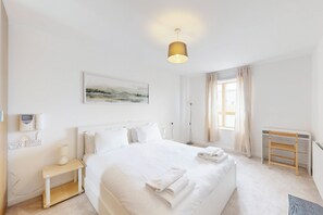 3 soverom, skrivebord, strykejern/-brett og wi-fi (inkludert)